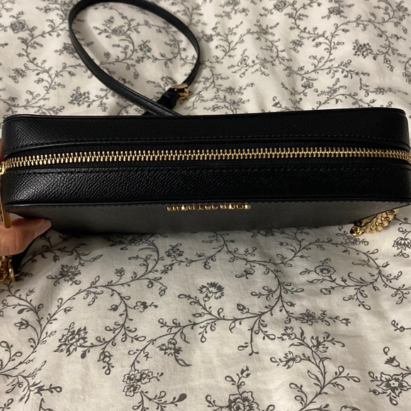 Michael Kors Jet Set Crossbody - Picture 7 of 11